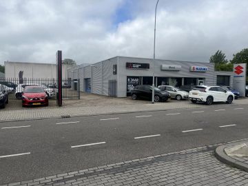 Car image 30
