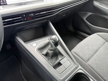 Car image 28