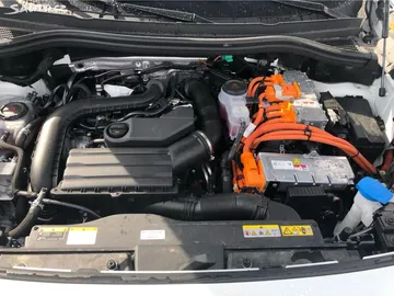 Car image 30
