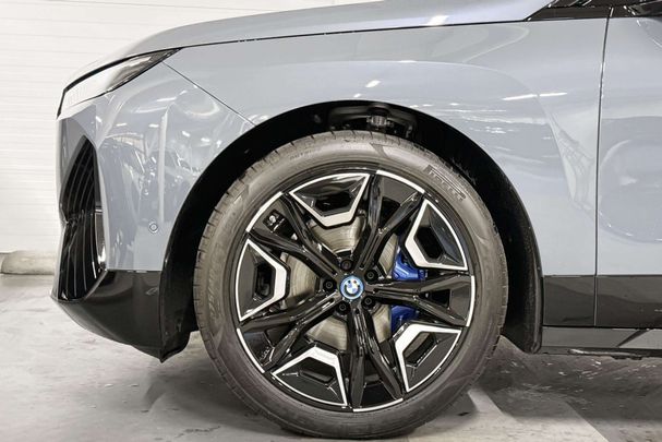 BMW iX xDrive40 240 kW image number 5