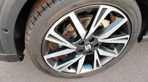 Car image 17