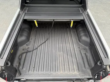 Car image 46