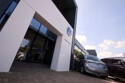 Car image 13