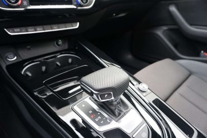 Car image 30