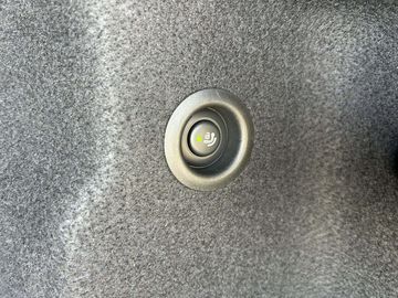 Car image 36