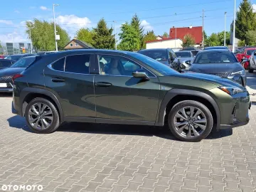 Car image 25