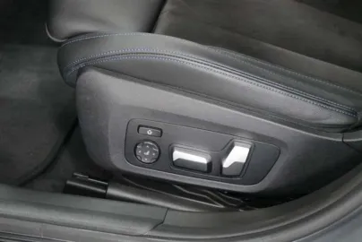 Car image 37