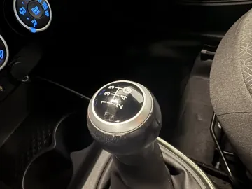 Car image 29