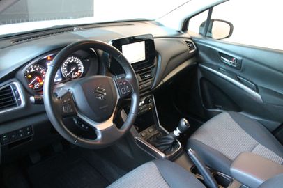 Car image 10