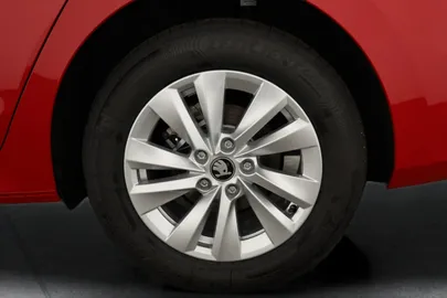 Car image 15