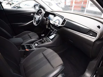 Car image 28