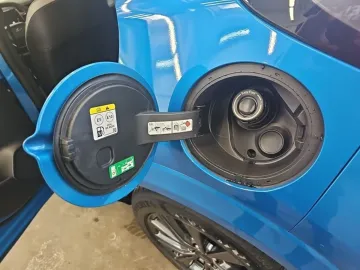 Car image 25
