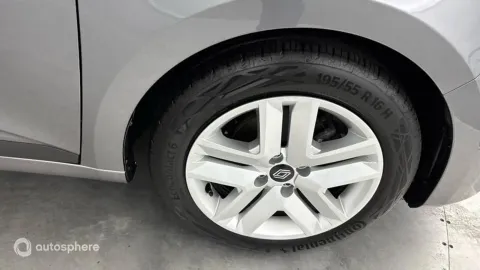 Car image 20