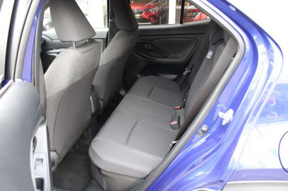 Car image 16