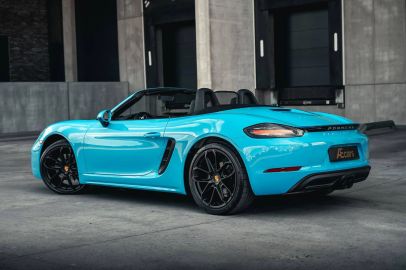 Car image 4