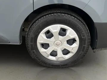 Car image 31