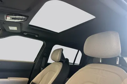 Car image 28