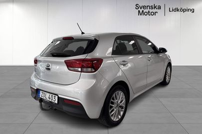 Car image 3