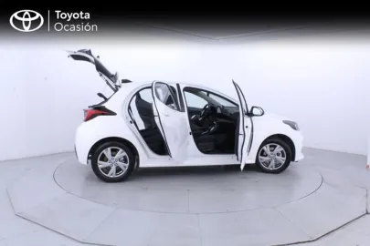Car image 26