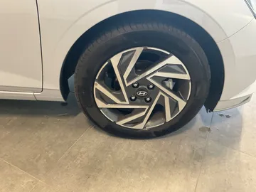 Car image 25