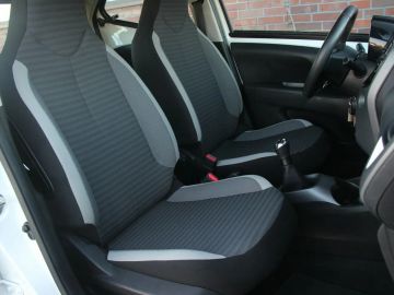 Car image 37