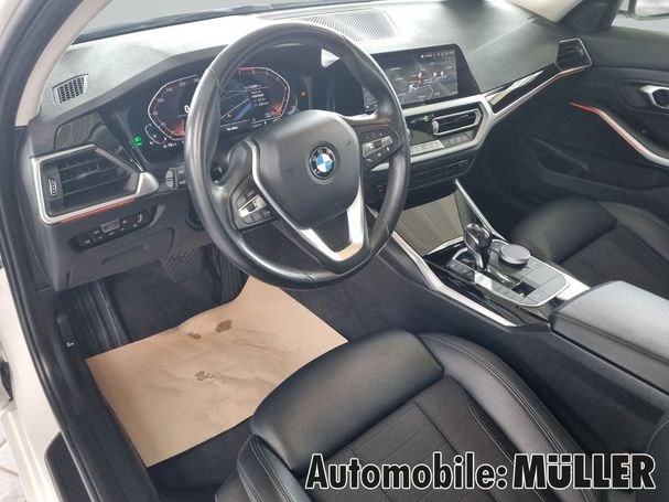 BMW 320i 135 kW image number 13