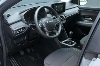 Car image 9