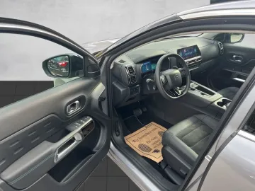 Car image 29