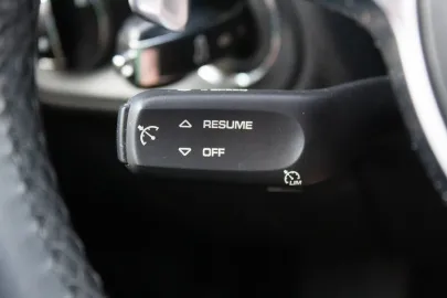 Car image 34