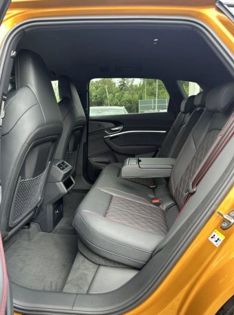 Audi e-tron quattro 370 kW image number 21