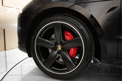 Car image 25