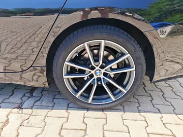 Car image 29