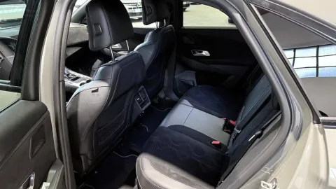 Car image 29