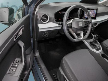 Car image 10