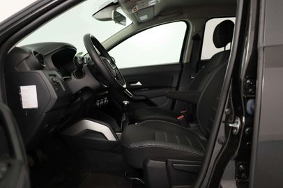 Car image 33