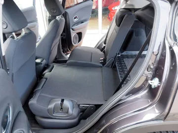 Car image 35