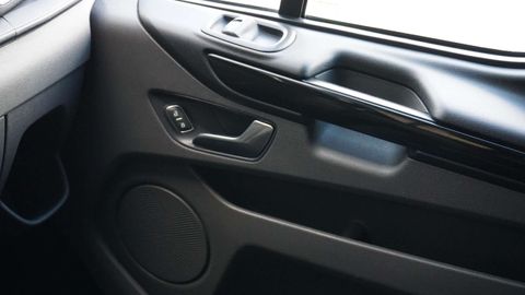 Car image 37