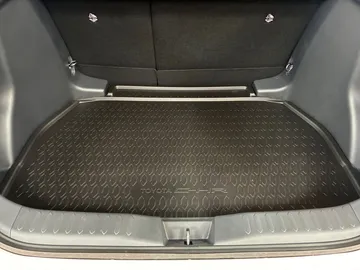 Car image 24