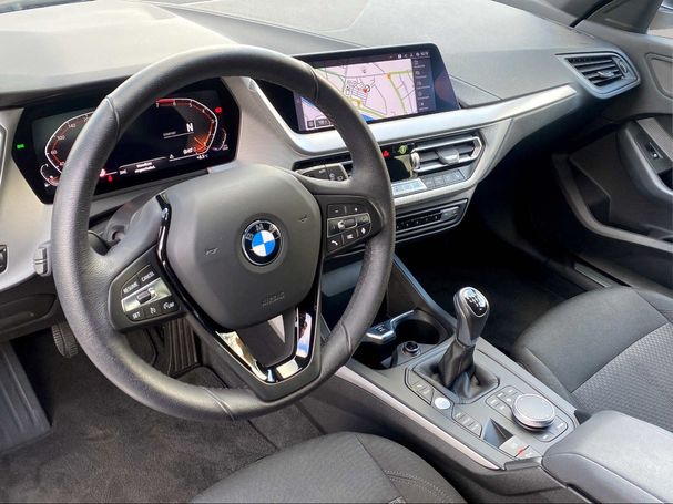 BMW 118i 100 kW image number 4