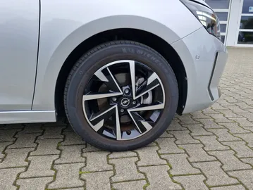Car image 13