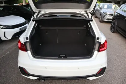 Car image 26
