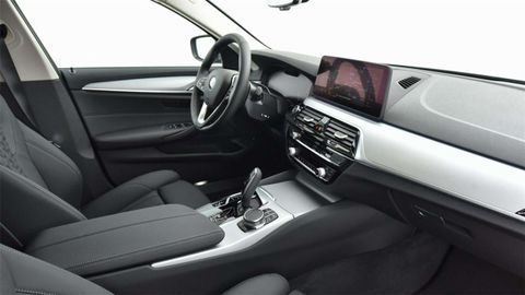 Car image 26