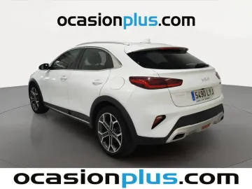 Car image 4