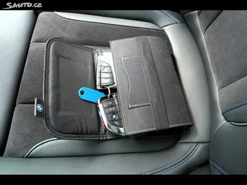 Car image 38