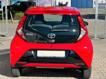 Car image 4