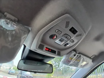 Car image 35