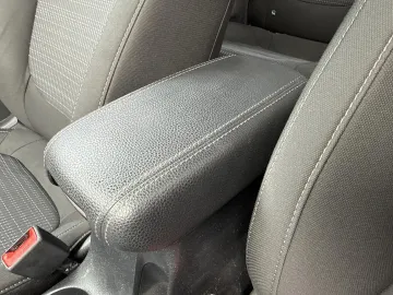 Car image 31