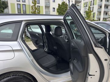 Car image 15