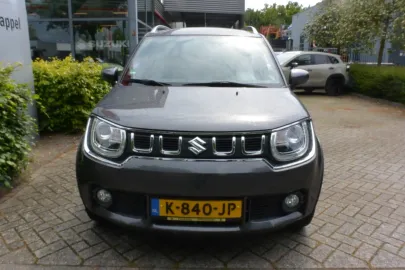 Car image 3