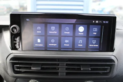 Car image 31